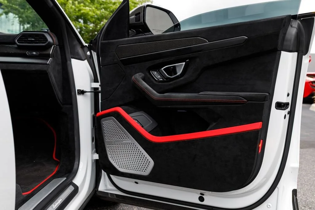 Used 2024 White Lamborghini Performante image 13