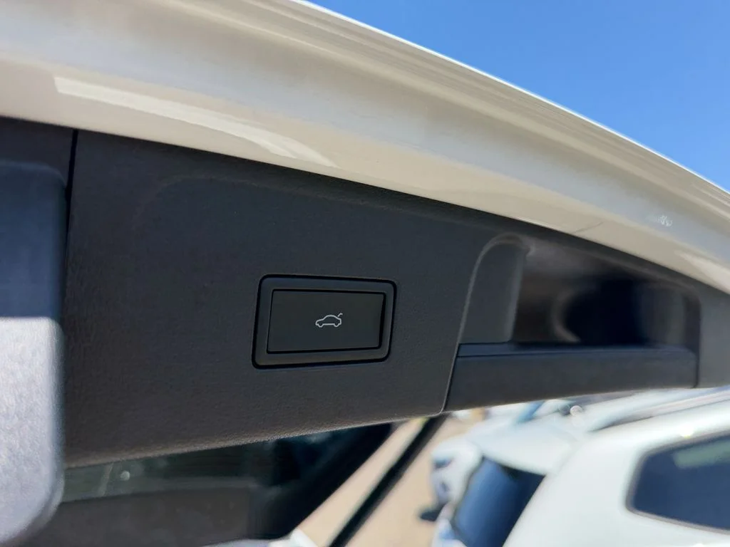 New 2026 Opal White Pearl Volkswagen 2.0T Peak Edition image 30