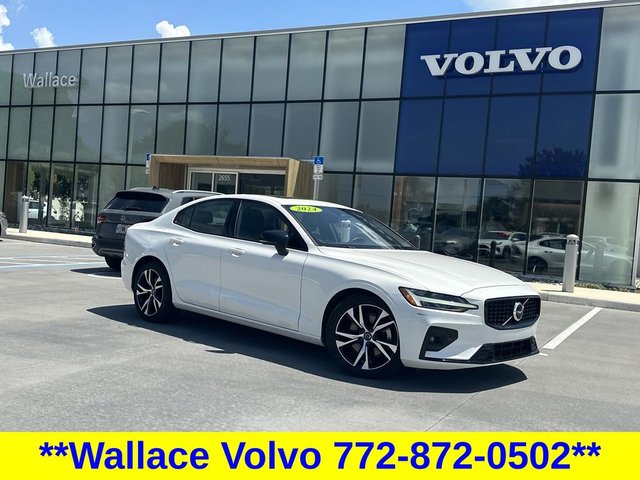 2024 Volvo S60 B5 Core Dark Theme