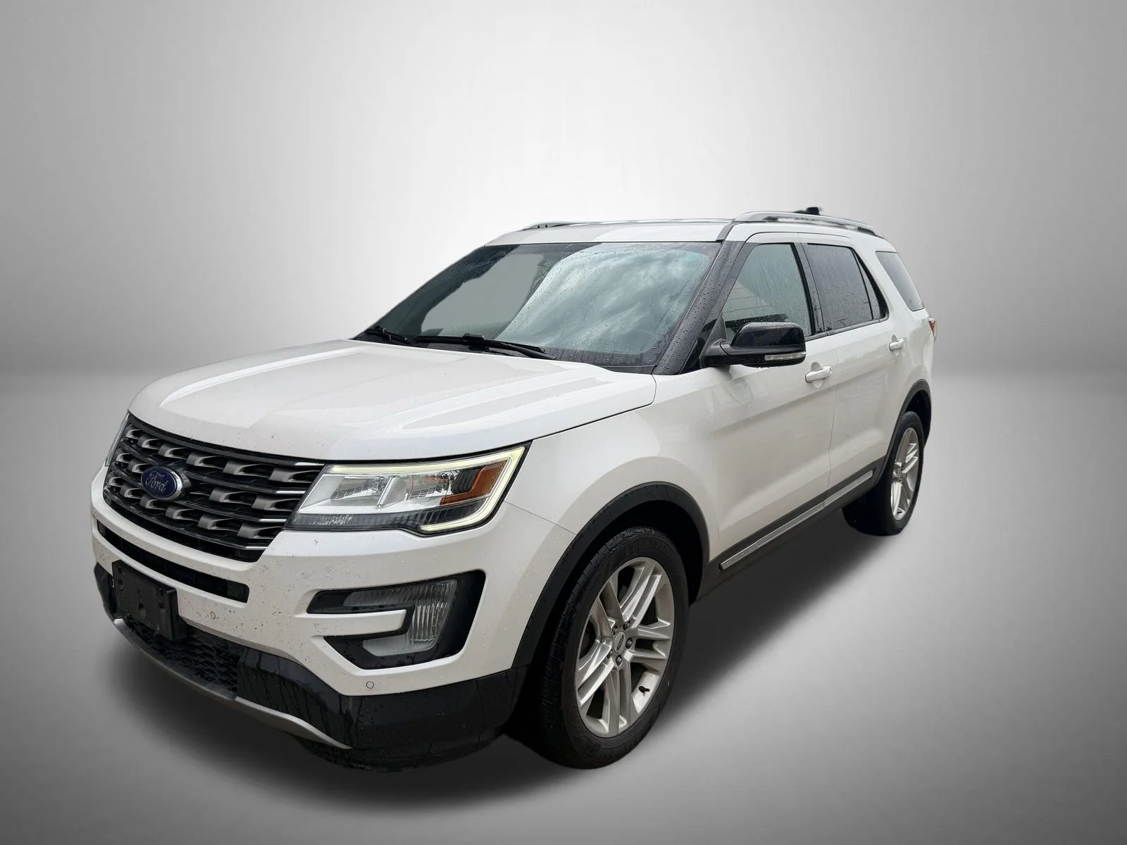 Used 2017 White Ford XLT image 1