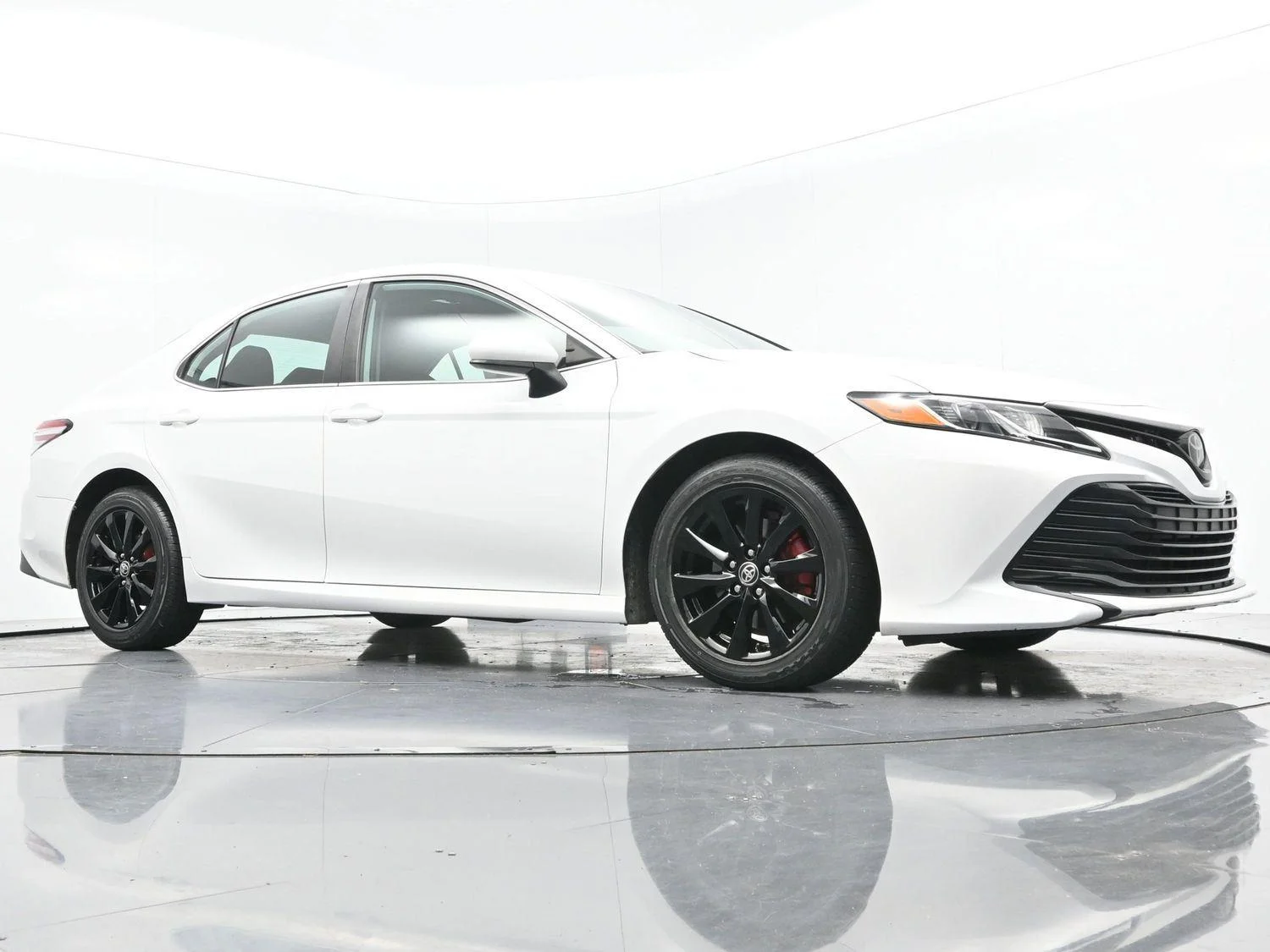 Used 2020 Super White Toyota LE image 35