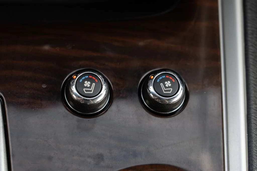 Used 2013 Black Nissan Platinum image 20