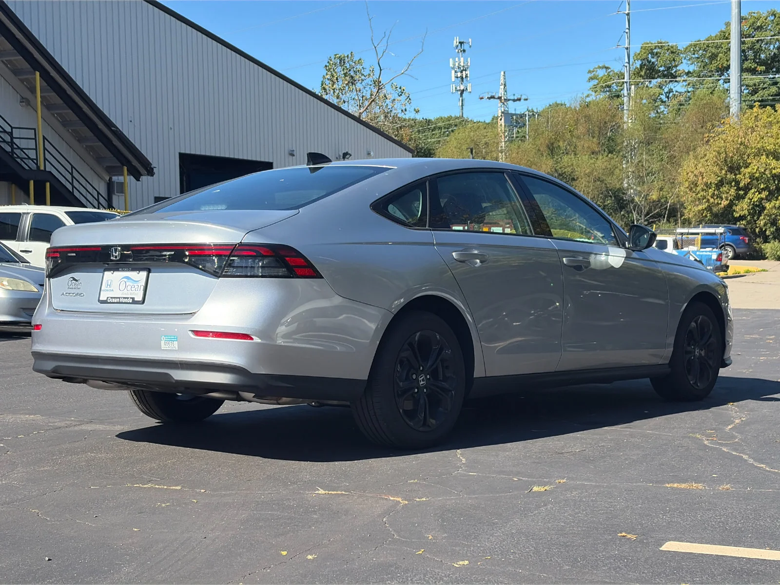 Used 2025 Silver Metallic Honda SE image 5