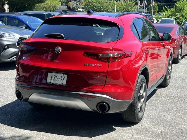 Used 2022 Alfa Rosso Alfa Romeo Ti AWD image 4