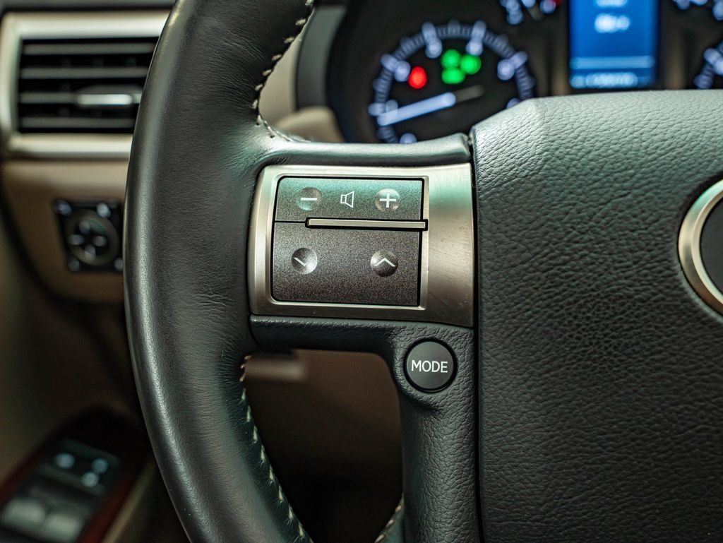 Used 2014 Starfire Pearl Lexus 460 image 21