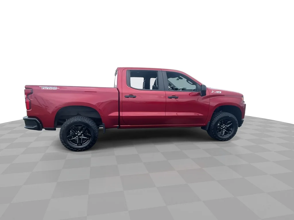 Used 2021 RED HOT Chevrolet Custom Trail Boss image 2