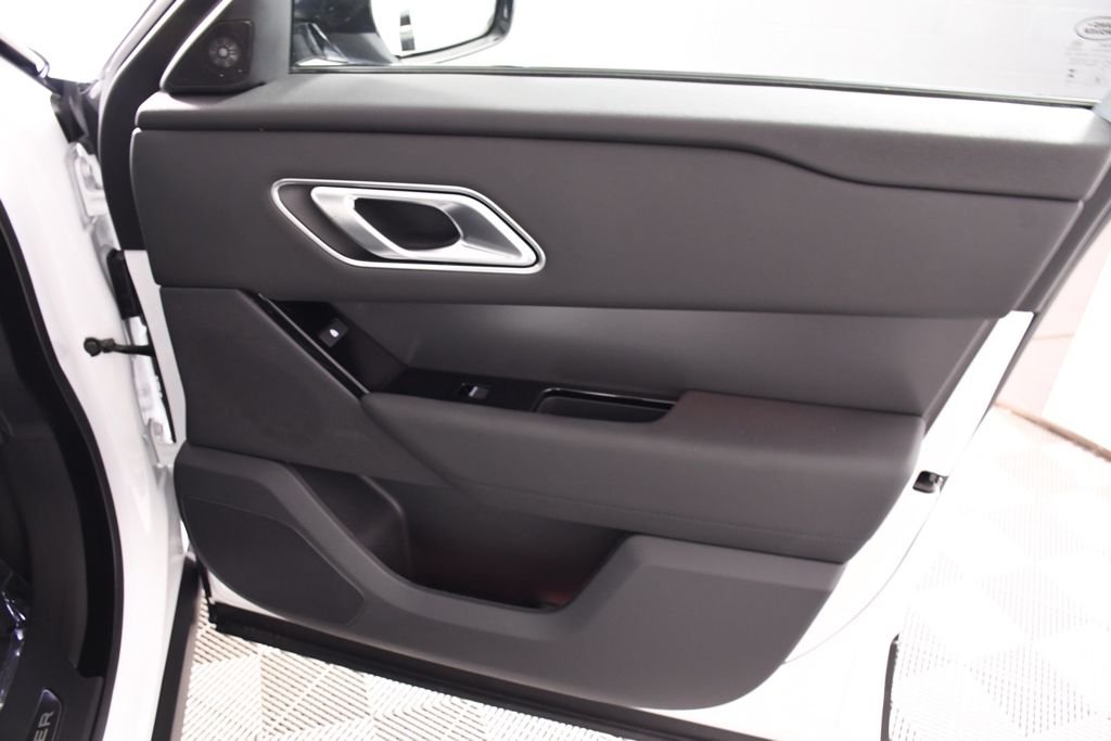 New 2026 Fuji White Land Rover S image 18