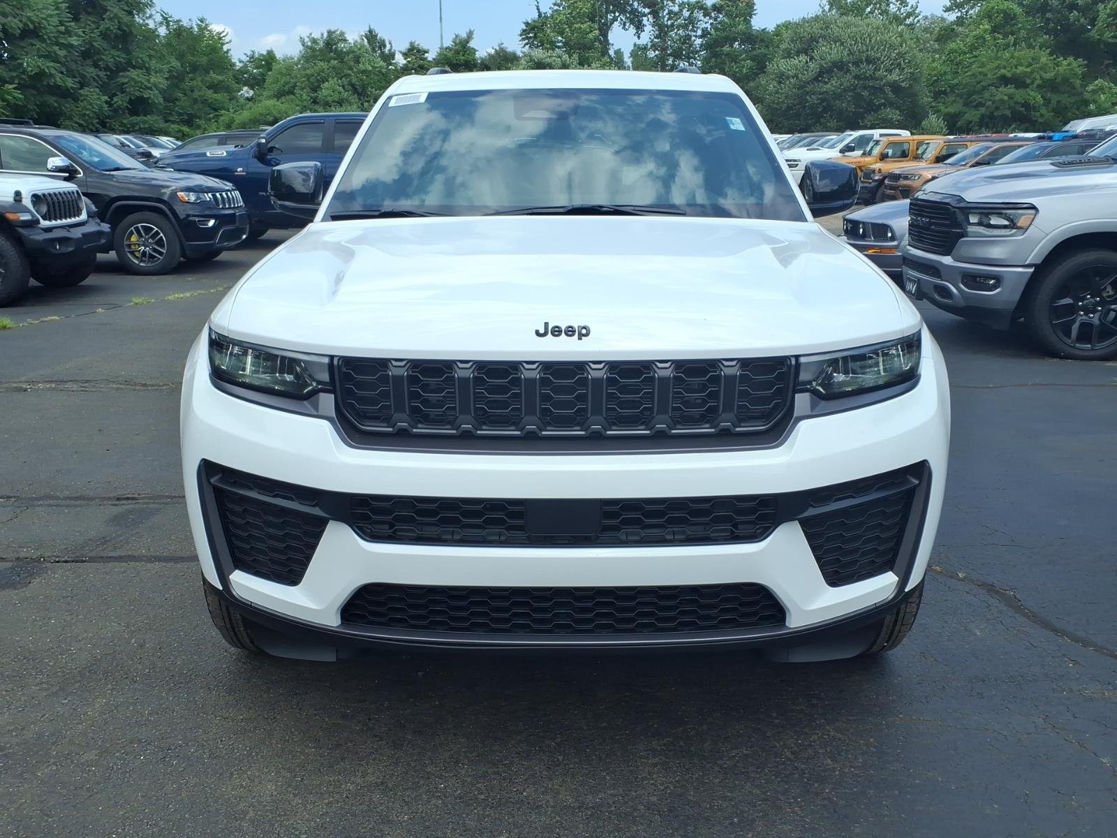New 2026 Bright White Clear-Coat Exterior Paint Jeep Altitude image 2