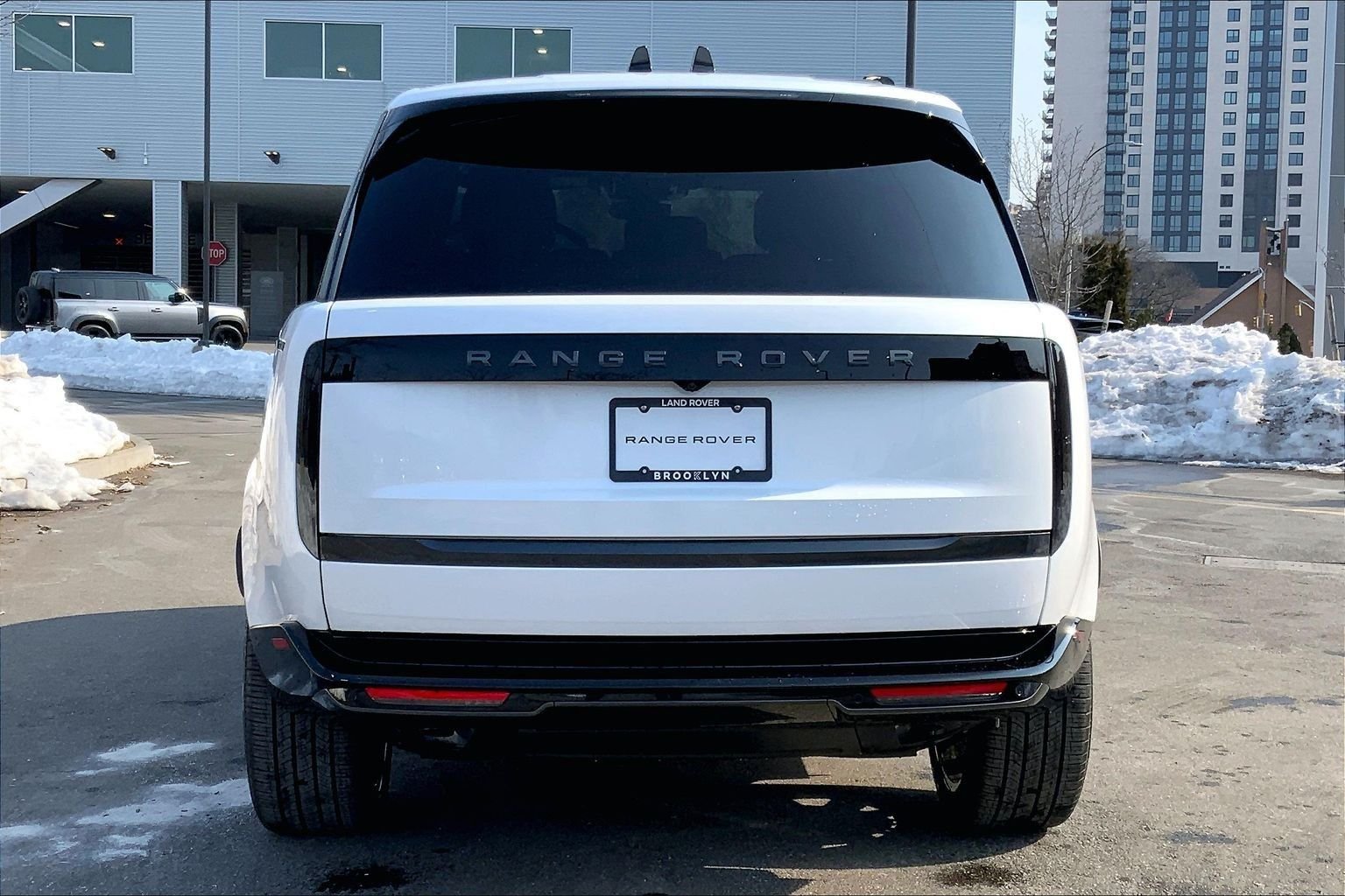 New 2026 Ostuni Pearl White Land Rover SE image 4