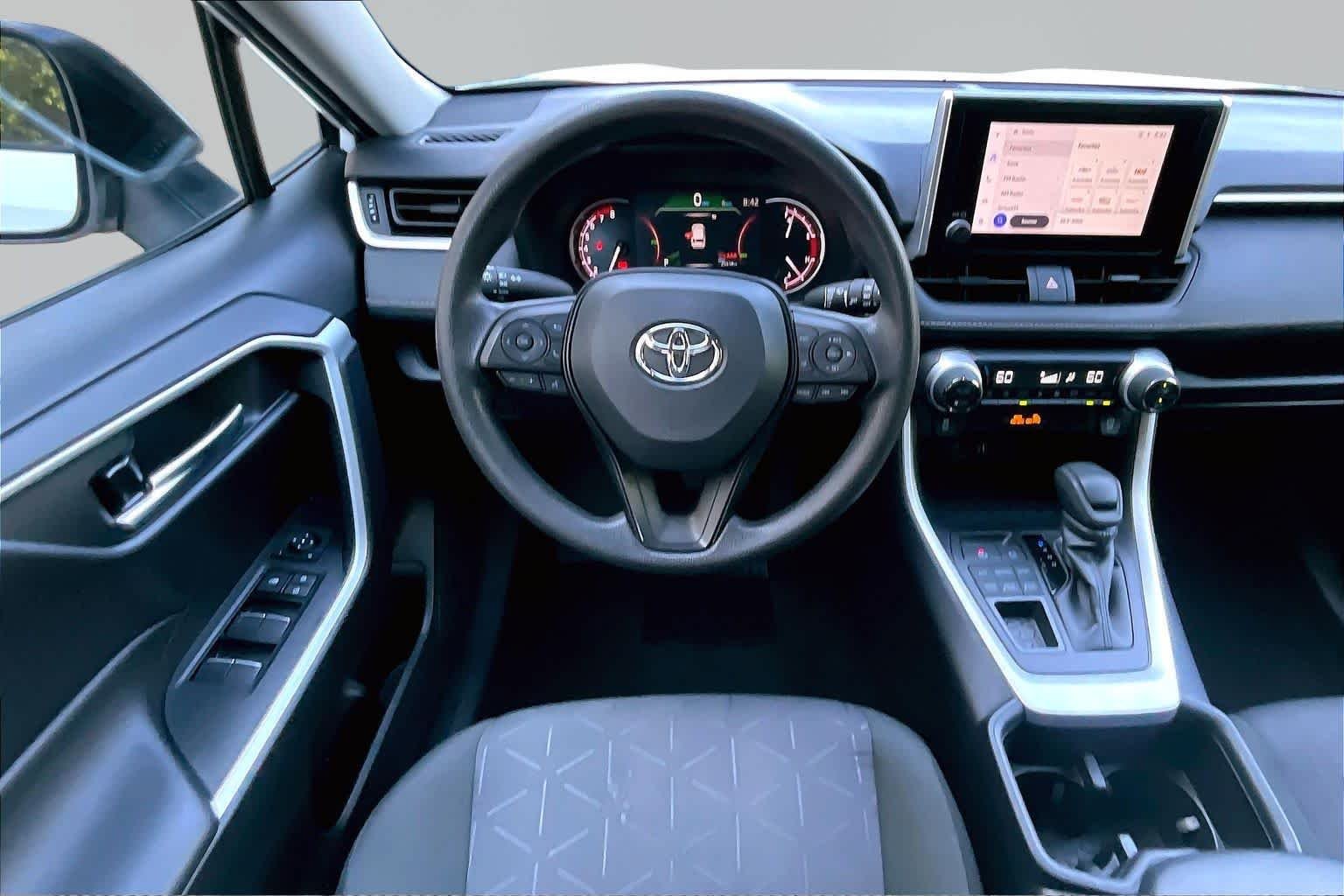 Used 2025 Ice Cap Toyota XLE image 6