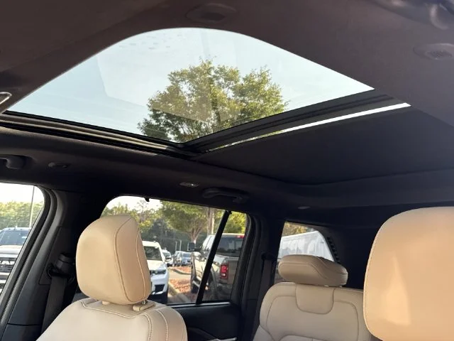 Used 2023 White Jeep Limited image 29