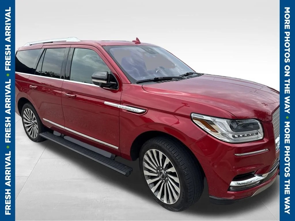 Used 2020 Red Lincoln Reserve image 1