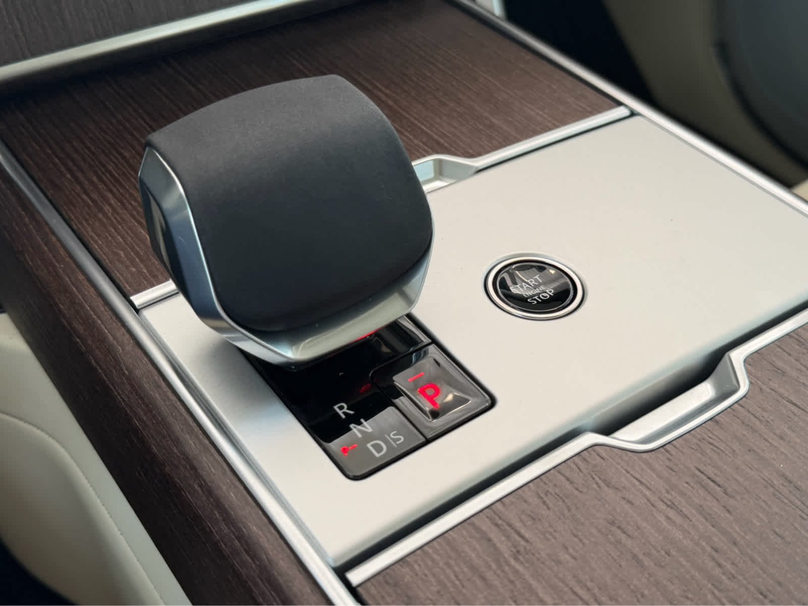 New 2026 Fuji White Land Rover SE image 19