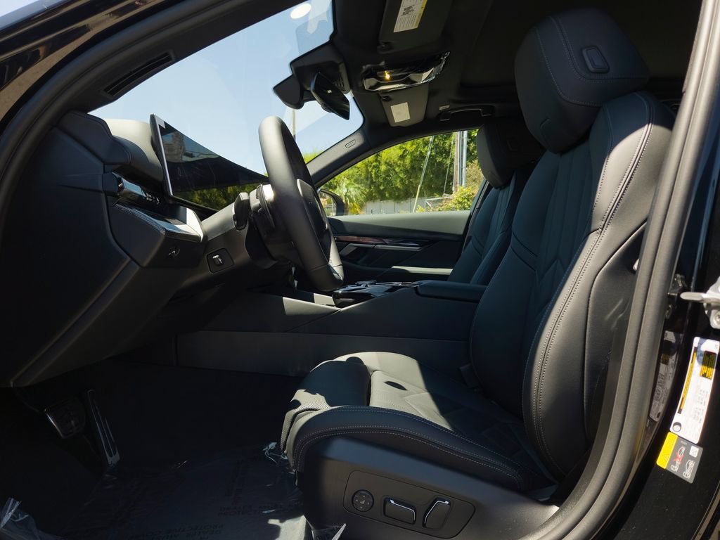 New 2027 Black Sapphire Metallic BMW 550e xDrive image 8