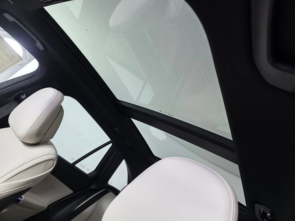 New 2027 Polar White Mercedes-Benz GLC 300 image 25