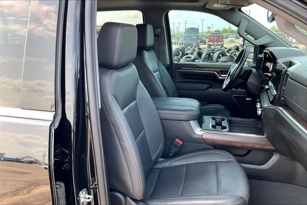 Used 2024 Black GMC SLT image 30