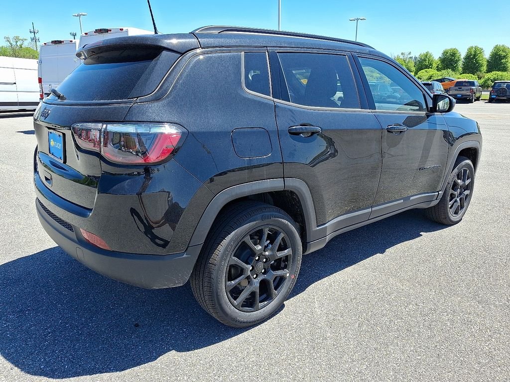 New 2026 Black Jeep Latitude image 4