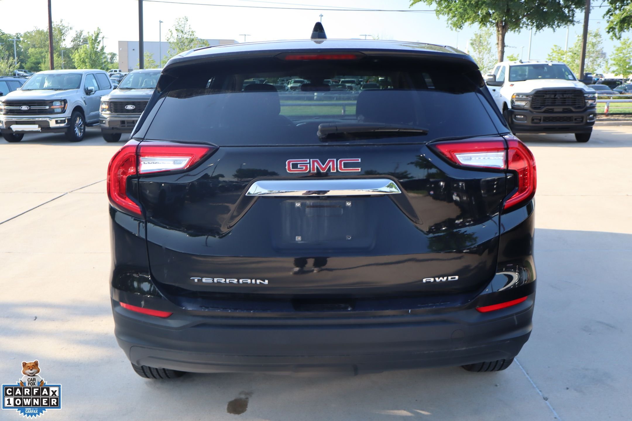 Used 2024 Ebony Twilight Metallic GMC SLE image 4