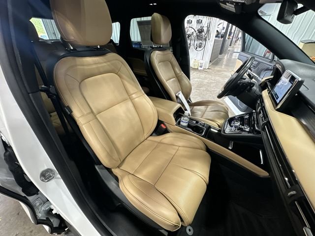 Used 2022 White Lincoln Reserve image 32