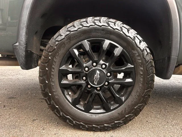 Used 2025 Gray Chevrolet LTZ image 38