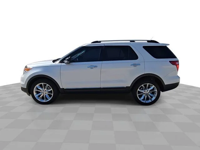 Used 2015 White Platinum Clearcoat Metallic Ford XLT image 5