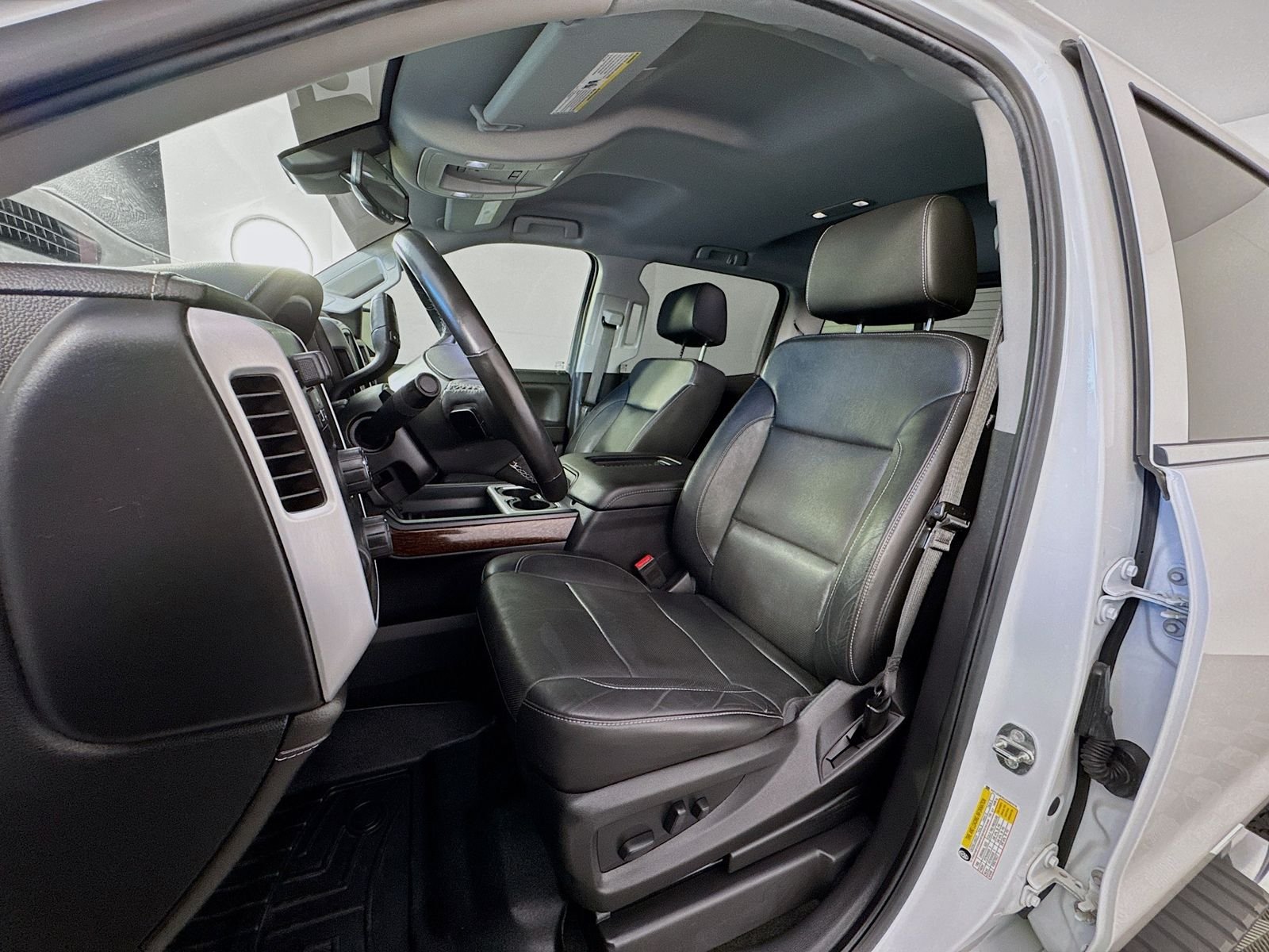 Used 2018 White GMC SLT image 14