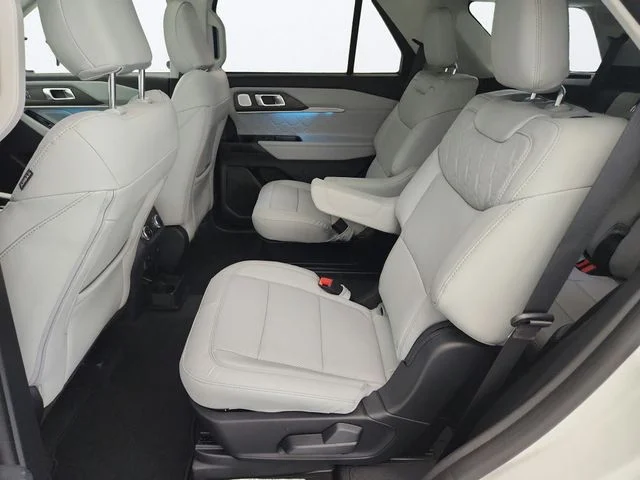 New 2026 Star White Metallic Tri-Coat Ford Platinum™ image 25