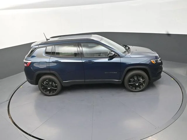 New 2026 Fathom Blue Pearl-Coat Exterior Paint Jeep Latitude image 18