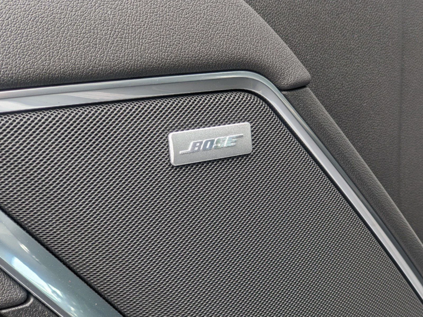 New 2025 White Frost Tricoat GMC SLT image 30