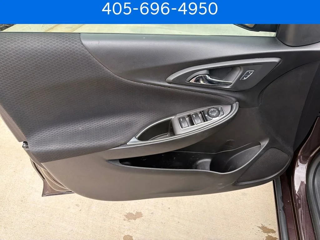 Pre-Owned 2016 Chevrolet Malibu LT