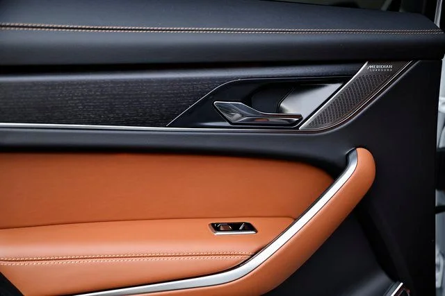 2026 Jaguar F-Pace R-Dynamic S - Photo 23