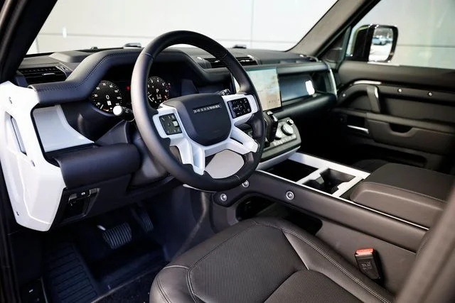 2025 Land Rover Defender S - Photo 18