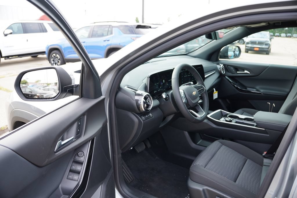 2027 Chevrolet Equinox LT - Photo 10