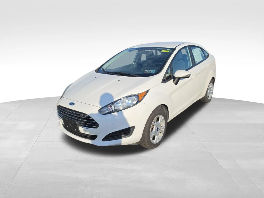 Used 2016 White Ford SE image 3