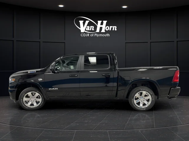 New 2026 Diamond Black Crystal Pearl-Coat Exterior Paint RAM Big Horn/Lone Star image 4