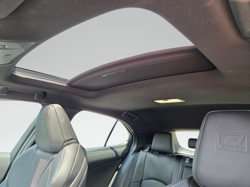 Used 2023 Silver Lexus UX 250h F SPORT Handling image 17