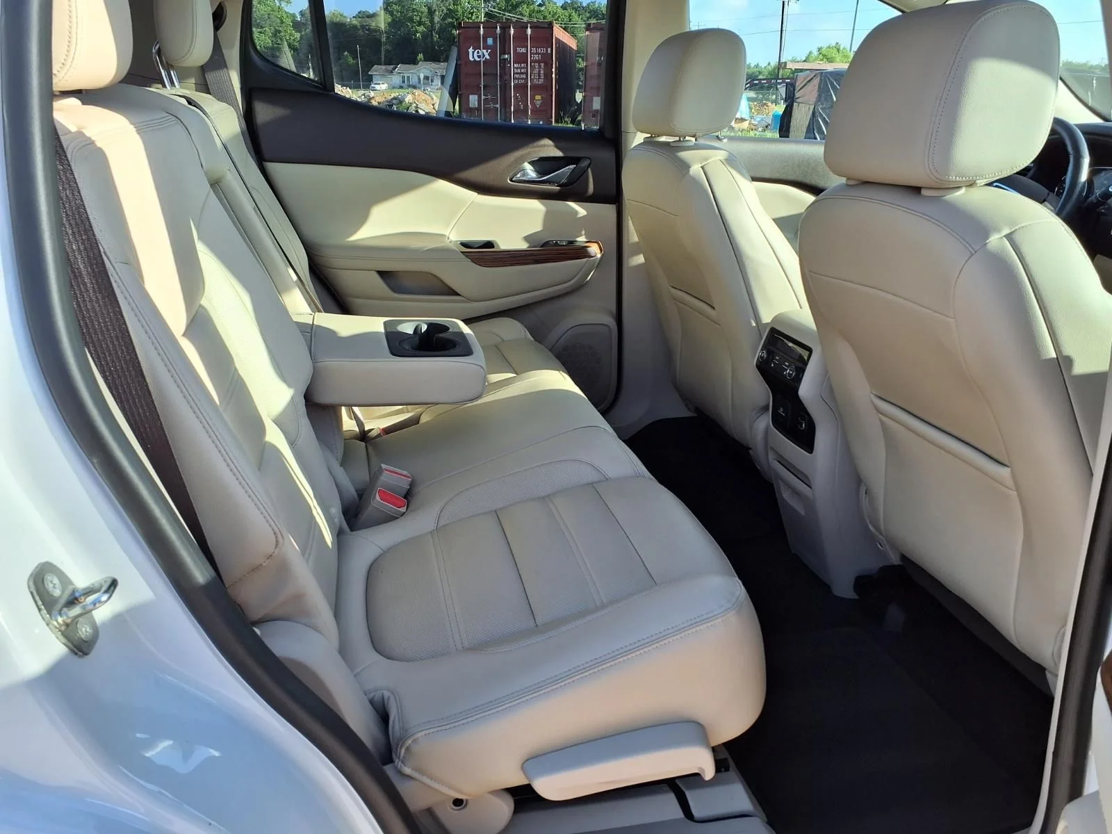 Used 2017 White GMC Denali image 21