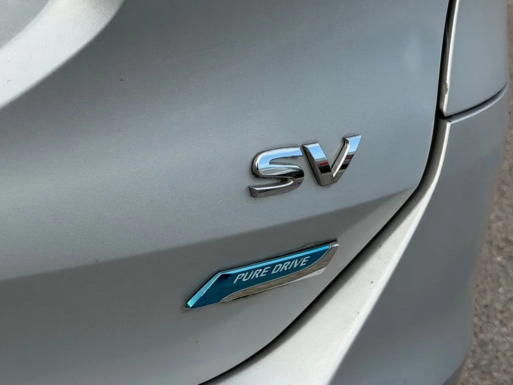 Used 2014 Silver Nissan SV image 16
