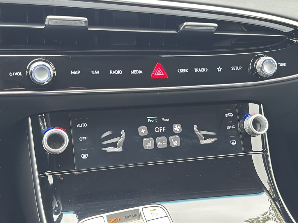 2026 GENESIS GV70 - Photo 28