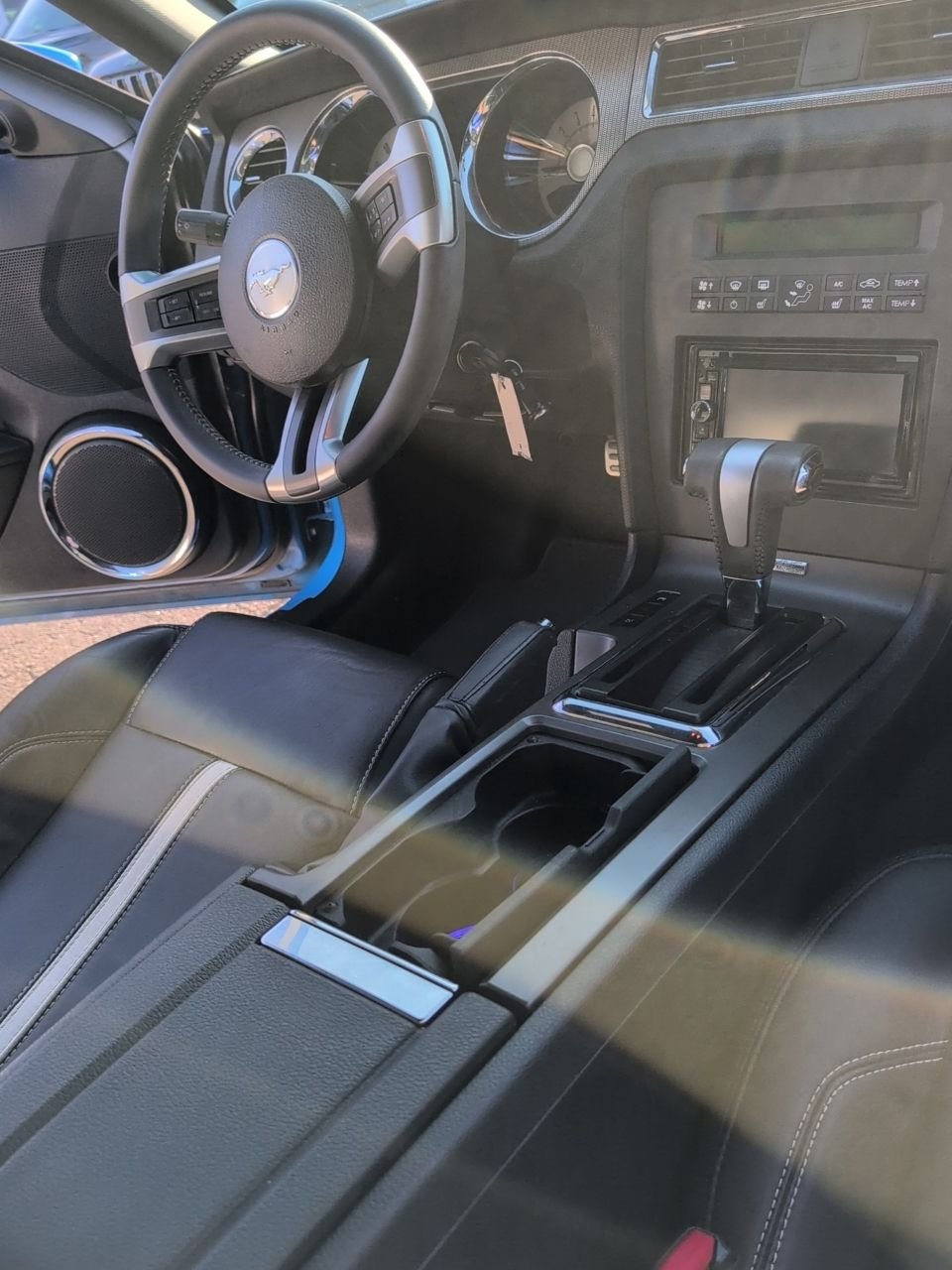 Used 2010  Ford GT Premium image 18