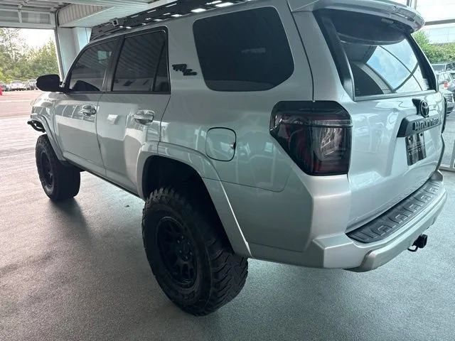 Used 2017 Classic Silver Toyota SR5 image 10