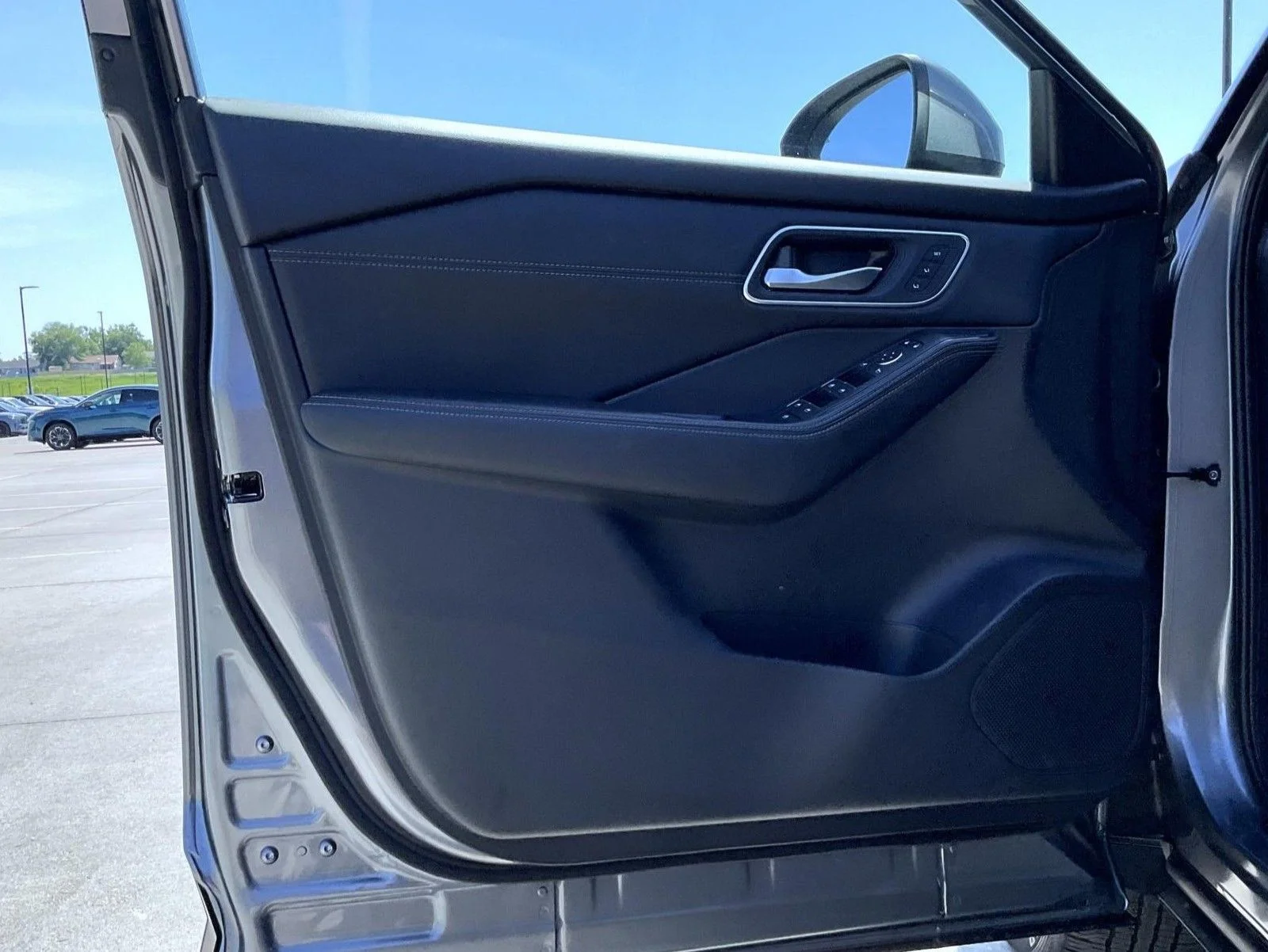Used 2026 Gray Nissan Platinum image 9