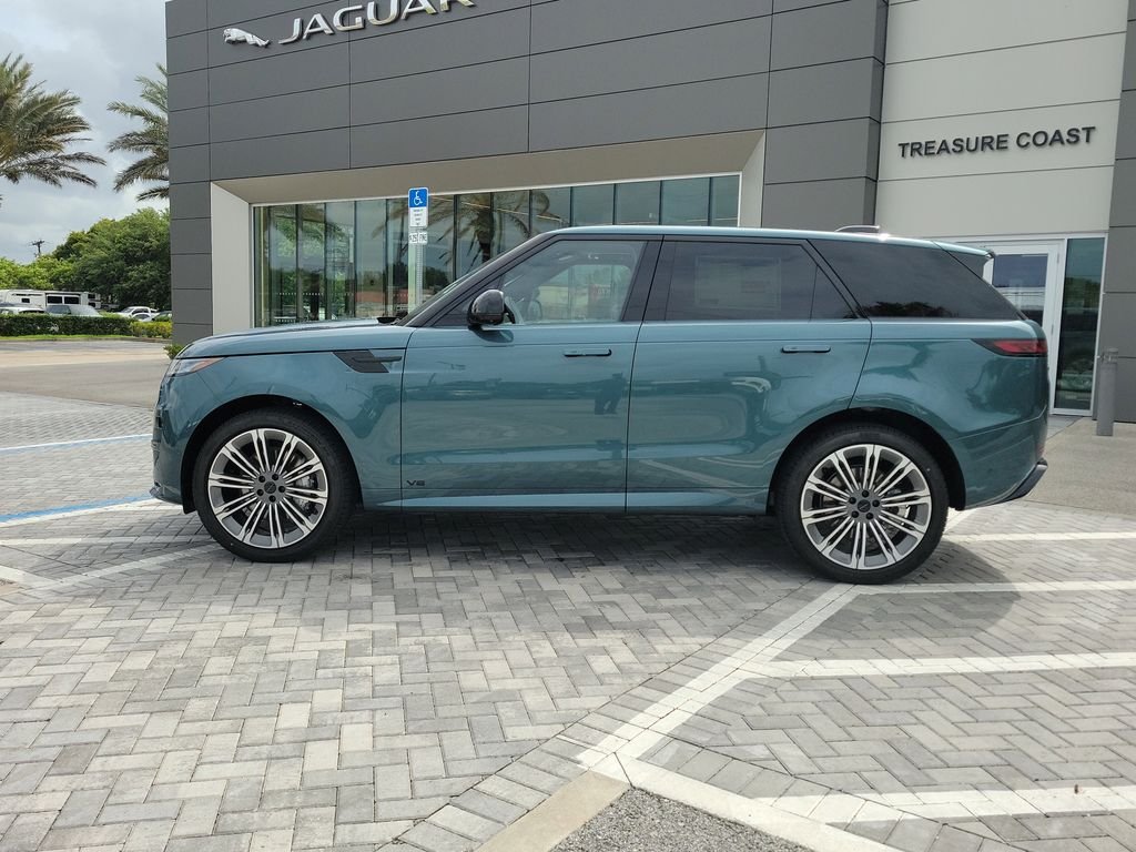 New 2026 Giola Green Land Rover Dynamic SE image 2