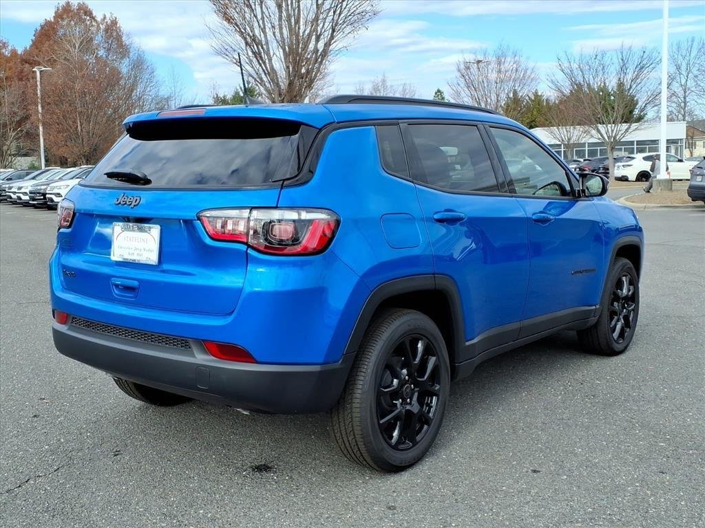 New 2026 Hydro Blue Pearlcoat Jeep Latitude Altitude image 18