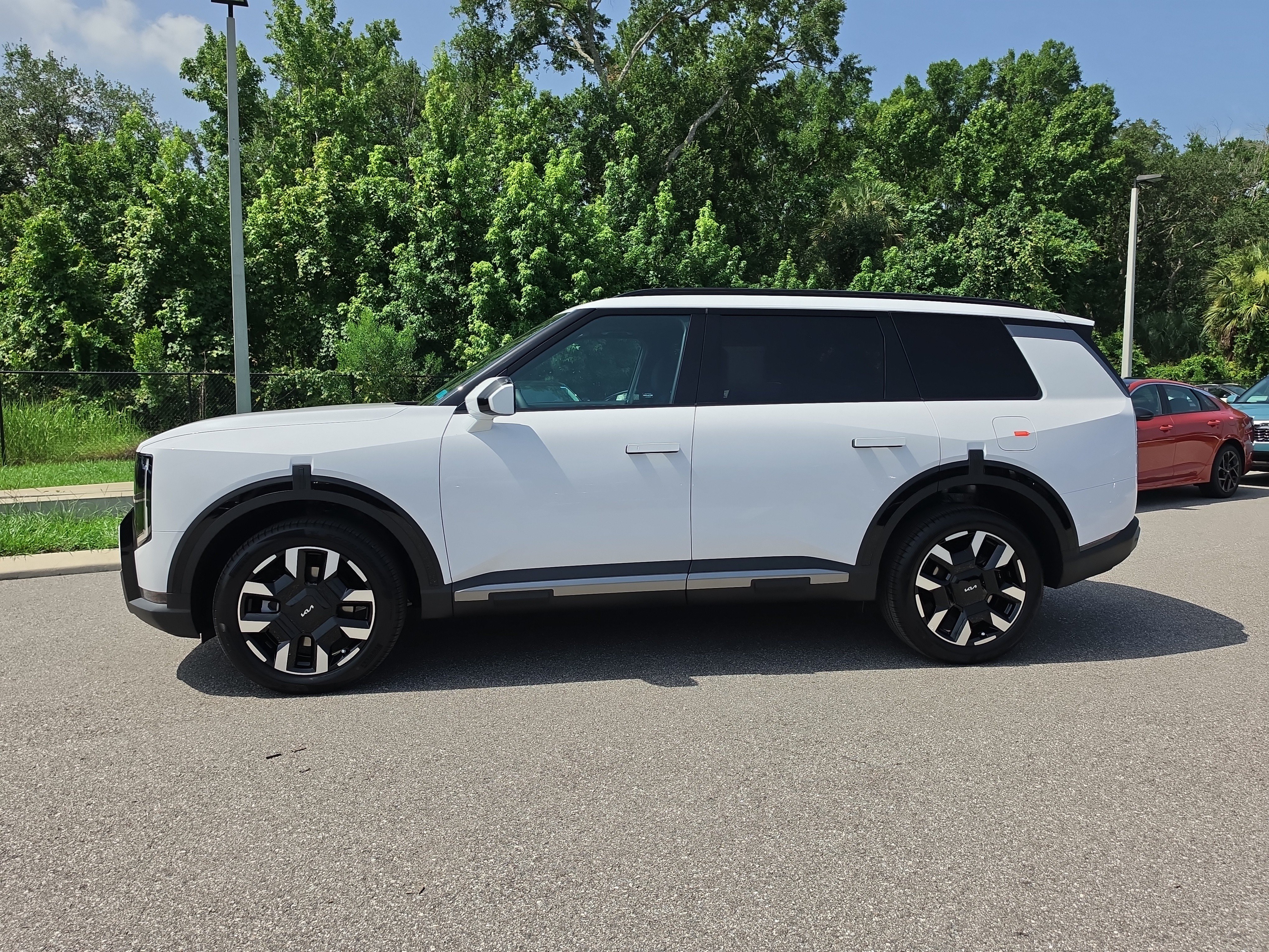 New 2027 Glacial White Pearl Kia S image 5