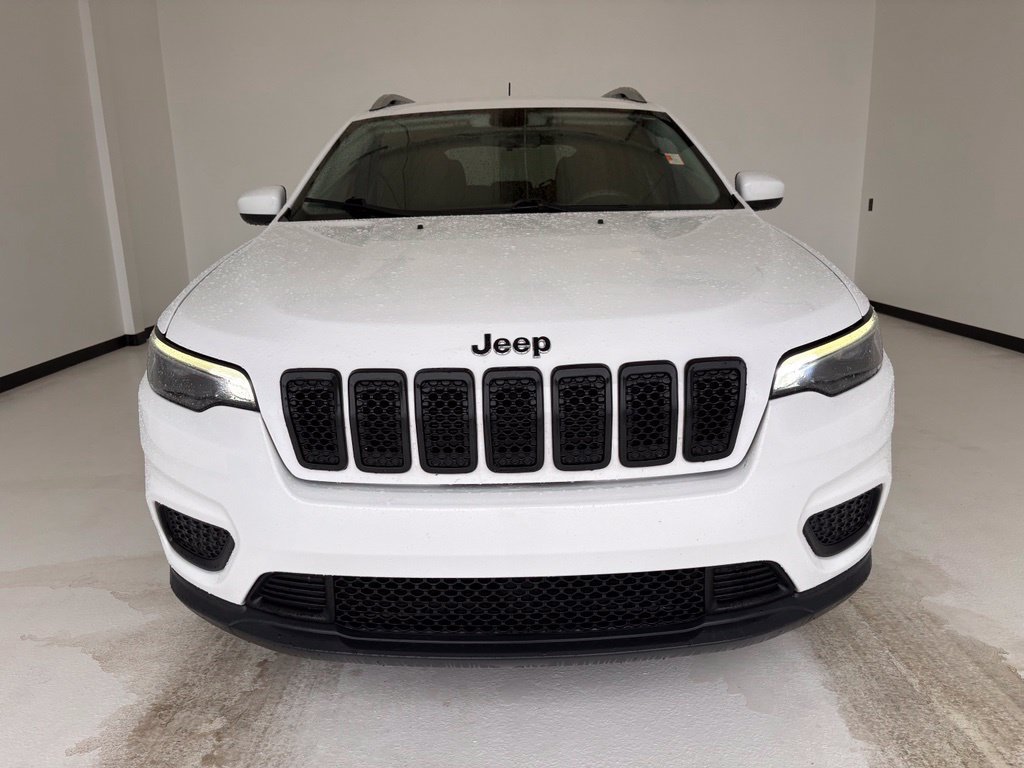 Used 2020 White Jeep Latitude image 13