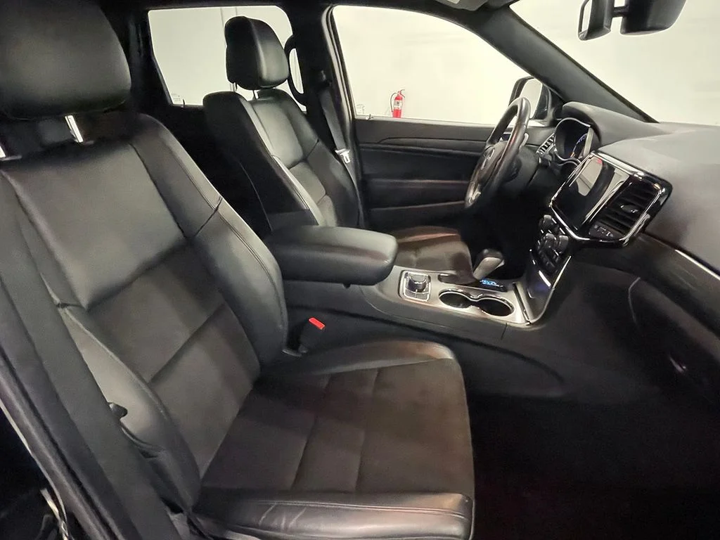 Used 2022 Black Jeep Laredo X image 25