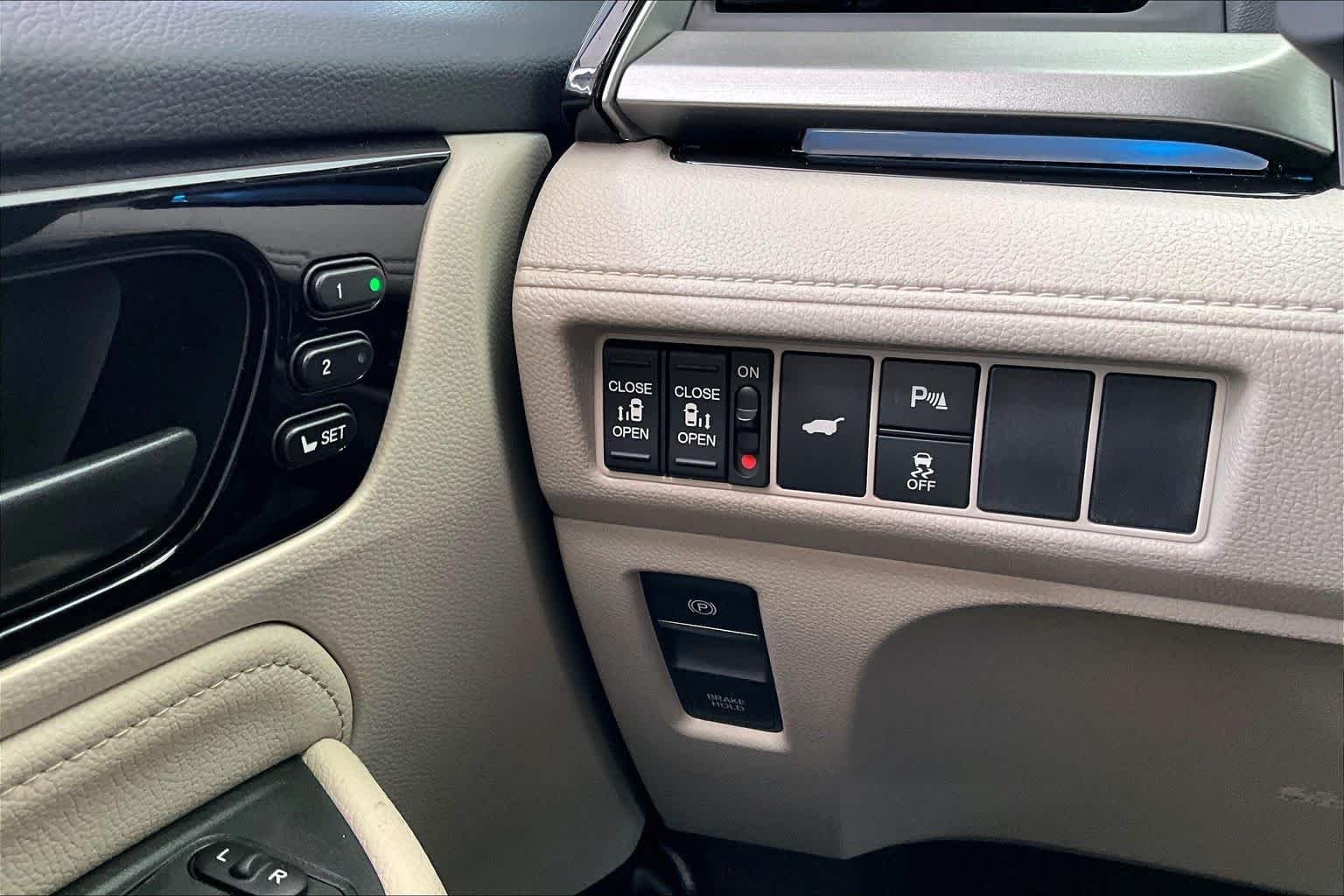 Used 2026 Smoke Blue Pearl Honda Touring image 19