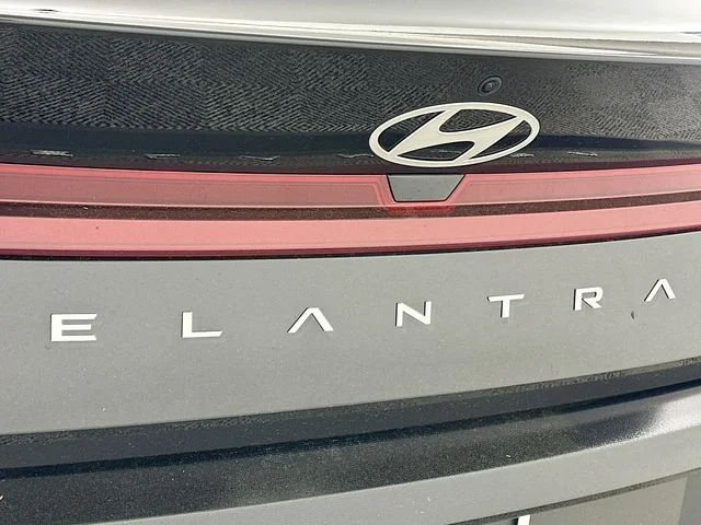 New 2026 Hyundai ELANTRA SE