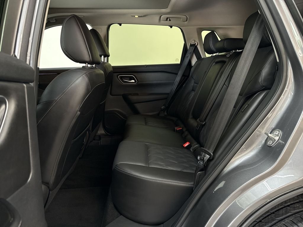 Certified Used 2025 Gun Metallic Nissan Platinum image 16
